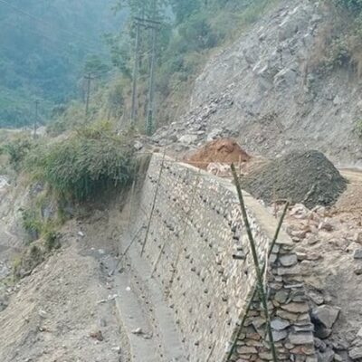 पहिरोका कारण भीमफेदी–फाखेल सडक अवरुद्ध
