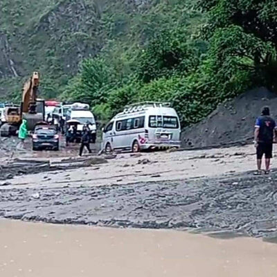 लेदोले वीपी राजमार्ग अवरुद्ध